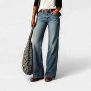 Šviesiai mėlyna